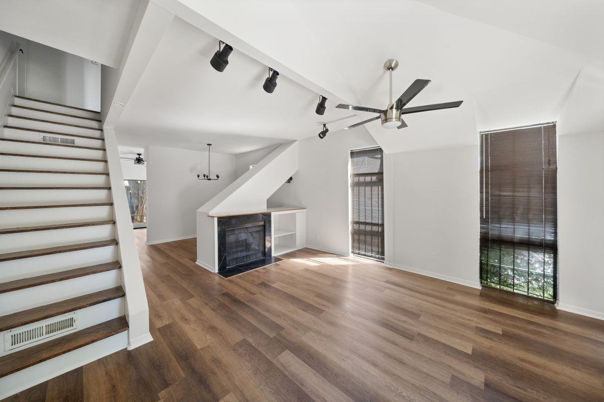 518 Hawthorne St - Photo 2 of 3