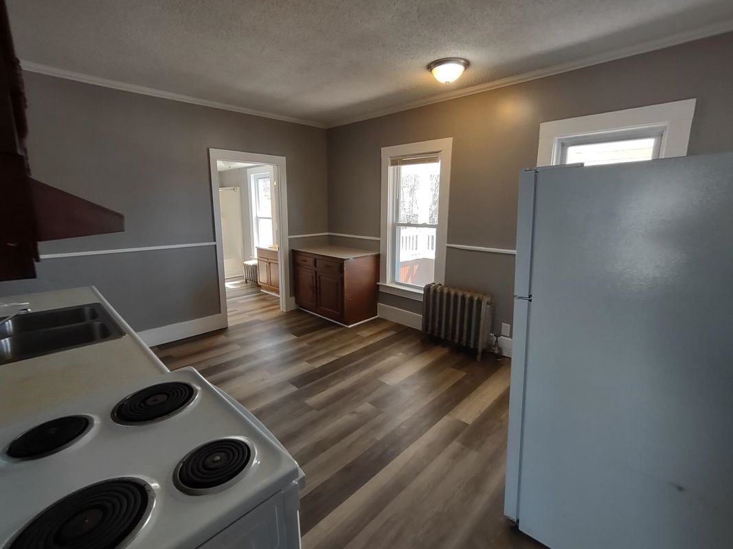 48 Laurel St ##4 - Photo 5 of 9