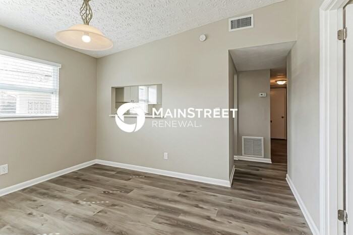 885 Westgate Dr - Photo 3 of 14