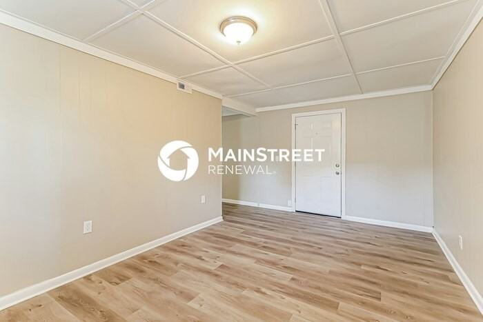 885 Westgate Dr - Photo 5 of 14