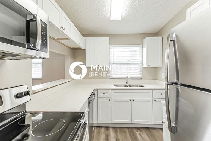 885 Westgate Dr - Photo 6 of 14