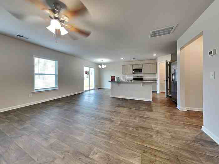 107 Boat Club Ln - Photo 5 of 20