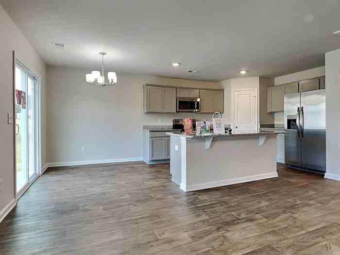 107 Boat Club Ln - Photo 7 of 20