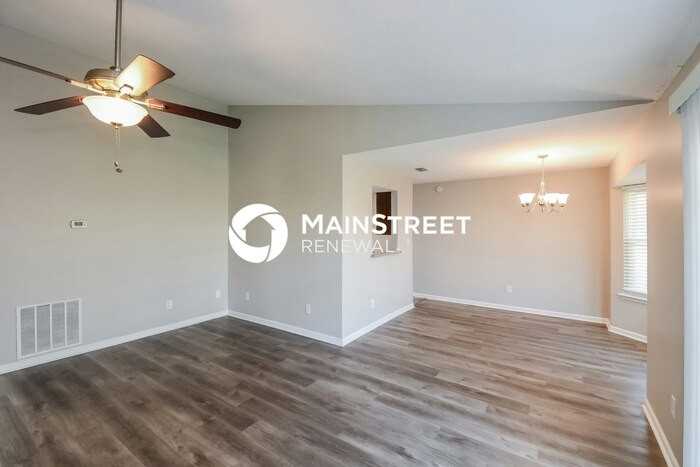 8064 Honeysuckle Ln - Photo 6 of 16