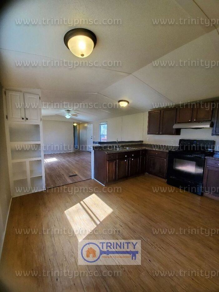 106 Vaughn Dr - Photo 3 of 13