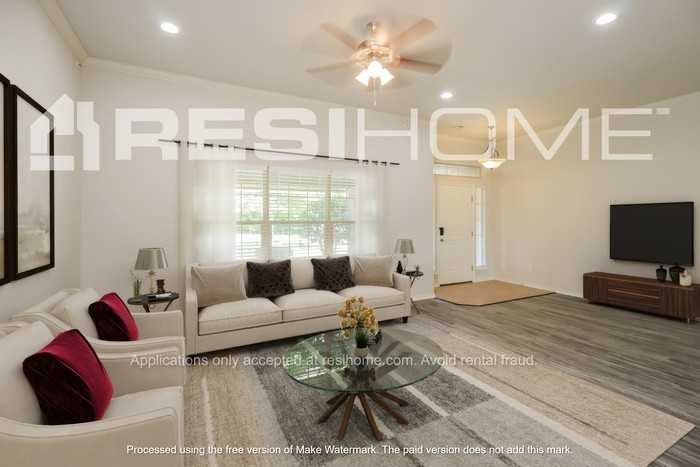 509 Crestland Dr - Photo 4 of 18