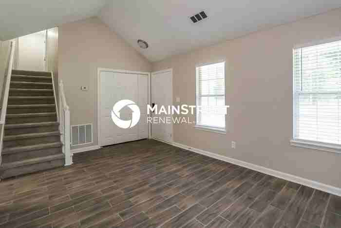 407 Churchill Ct - Photo 4 of 17