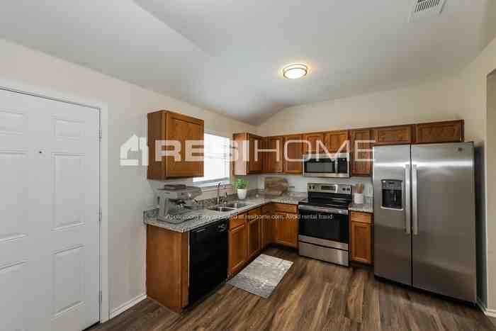 2626 Camel Ct - Photo 4 of 15