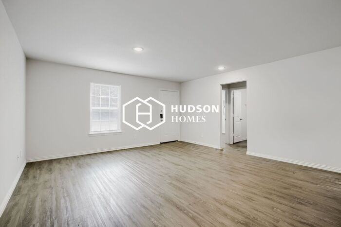 1707 Miles Blvd - Photo 3 of 14