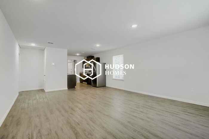 1707 Miles Blvd - Photo 4 of 14