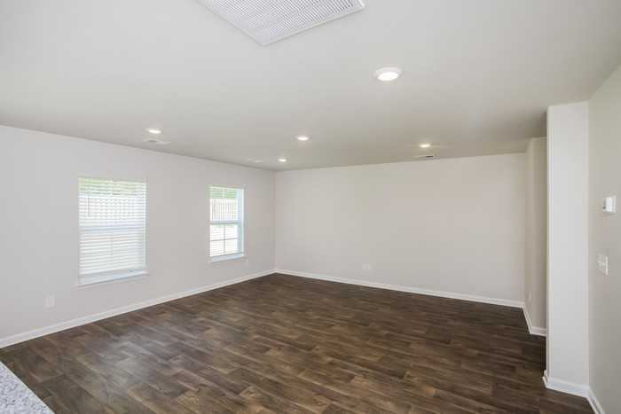 468 Blue Garden Way - Photo 4 of 17