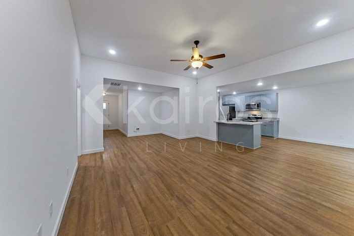 142 Hughes Dr - Photo 4 of 21