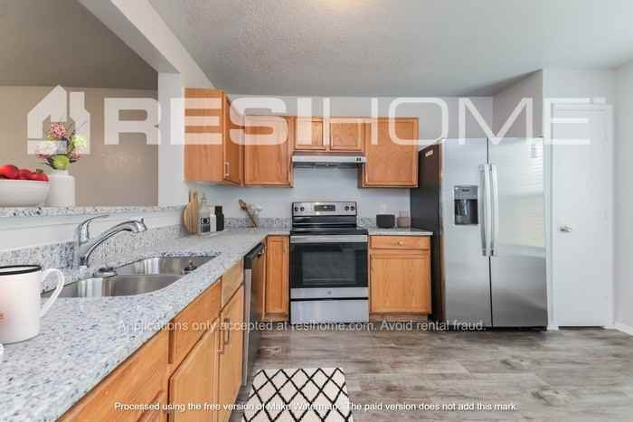 1703 Red Cloud Dr - Photo 3 of 19