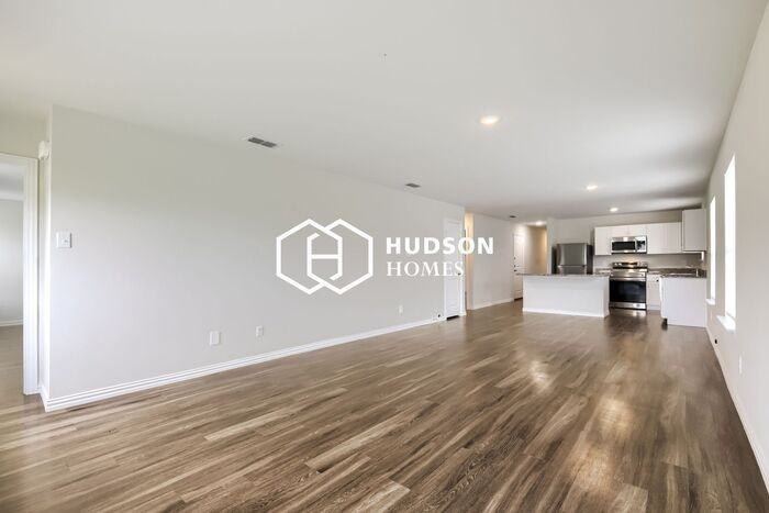 418 Shorty St - Photo 3 of 13