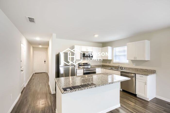 418 Shorty St - Photo 4 of 13