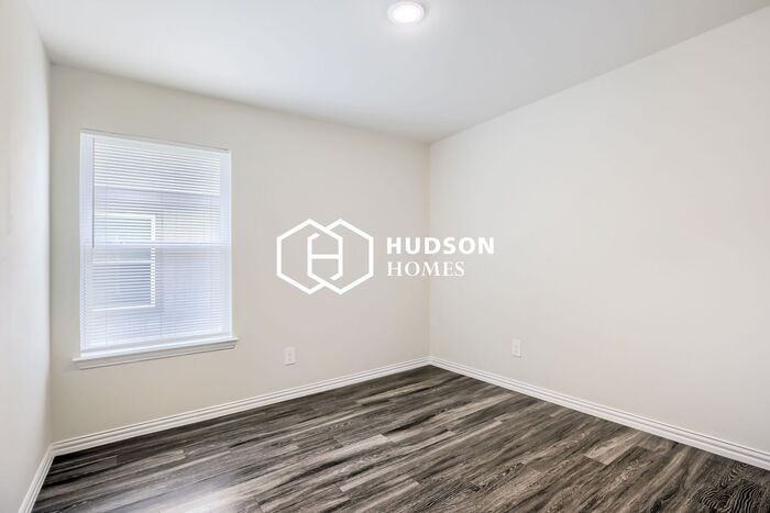 418 Shorty St - Photo 7 of 13