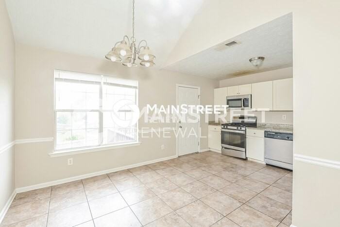 680 Compton Ln - Photo 4 of 15