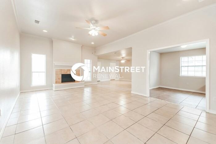 1105 Chimneyrock Trl - Photo 3 of 15