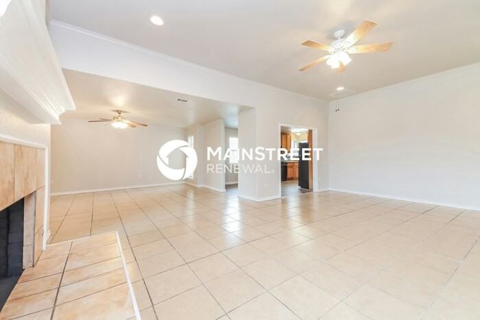1105 Chimneyrock Trl - Photo 4 of 15