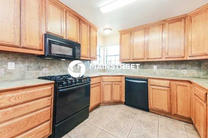 1105 Chimneyrock Trl - Photo 5 of 15