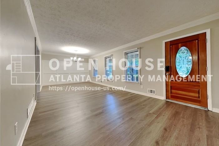 2755 Hickory Cir - Photo 4 of 20