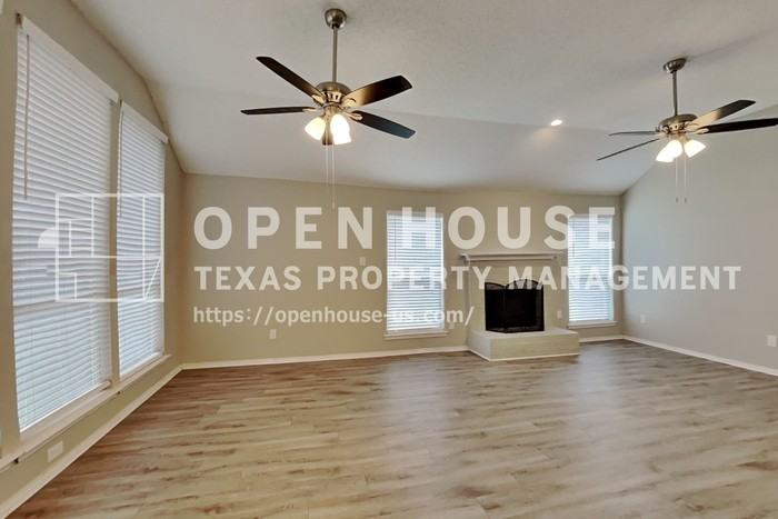 511 Brazos St - Photo 7 of 20
