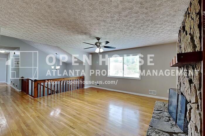 151 Castleair Dr Ne - Photo 4 of 23