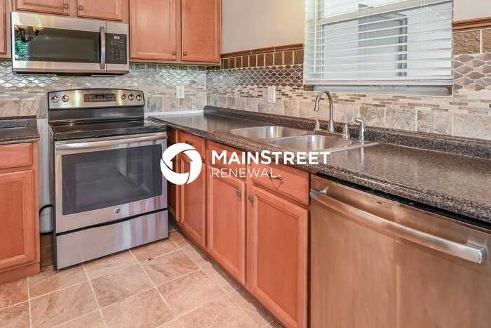 11734 Cape Horn Ave - Photo 5 of 16