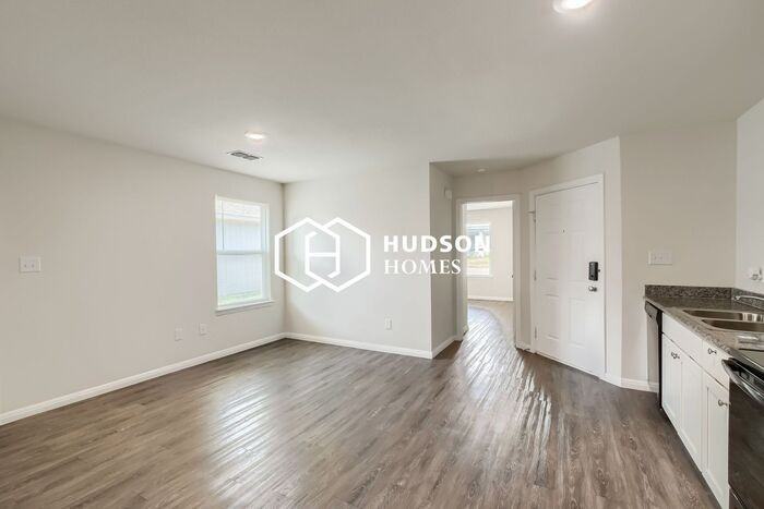 417 Meander St - Photo 3 of 12