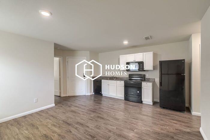 417 Meander St - Photo 5 of 12