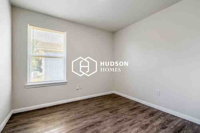 417 Meander St - Photo 6 of 12
