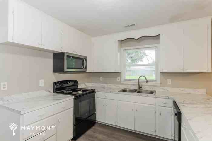 2 Summit Ave - Photo 5 of 10