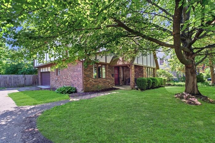 4631 Graceland Ave - Photo 2 of 41