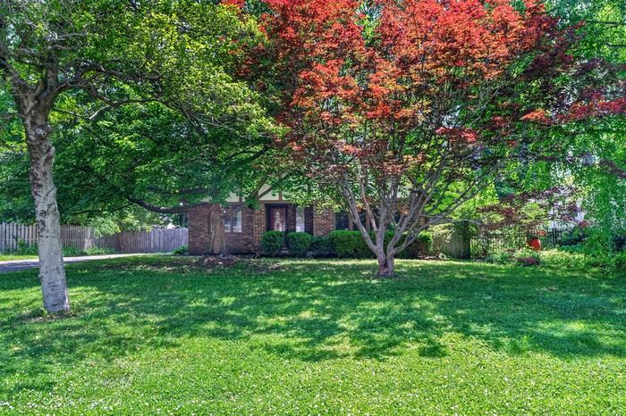 4631 Graceland Ave - Photo 3 of 41
