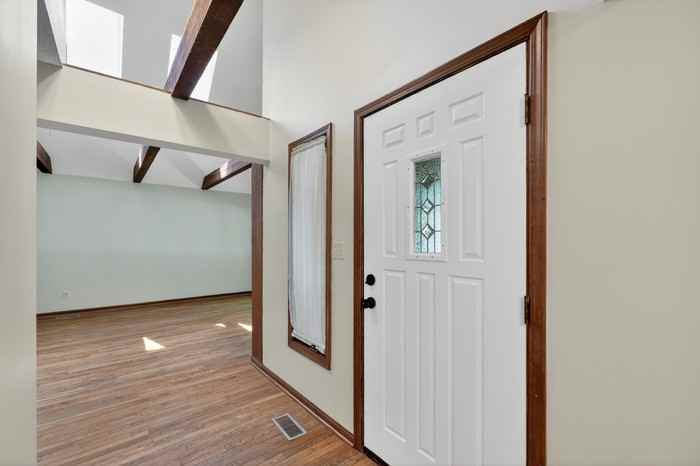 4631 Graceland Ave - Photo 4 of 41