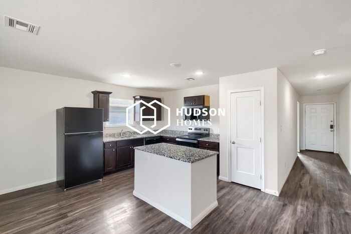 310 N Zenith Ave - Photo 6 of 14