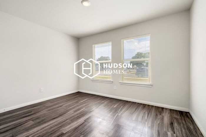 310 N Zenith Ave - Photo 7 of 14