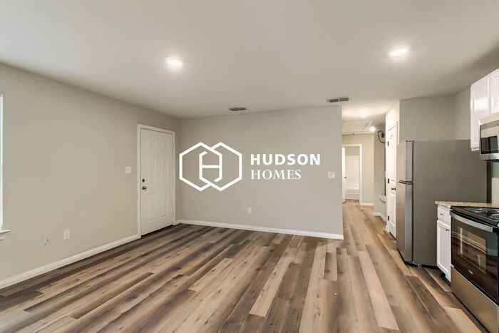 1320 Oak St - Photo 5 of 14