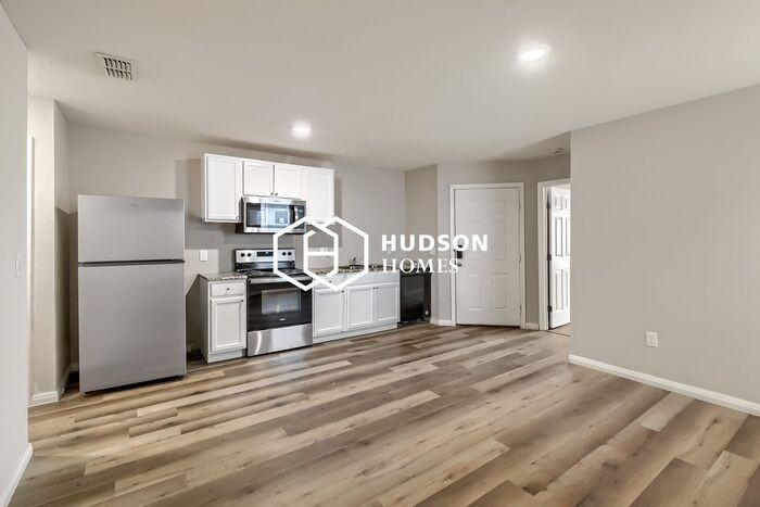 1320 Oak St - Photo 6 of 14