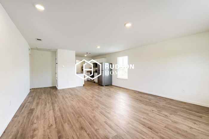 39 W 8th St - Photo 4 of 14