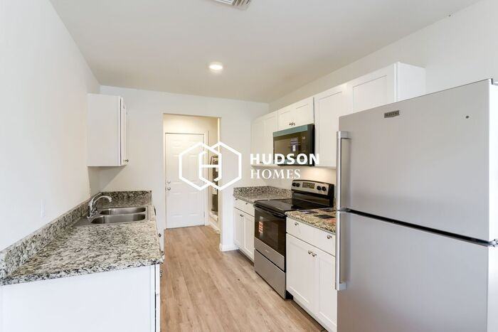 39 W 8th St - Photo 5 of 14
