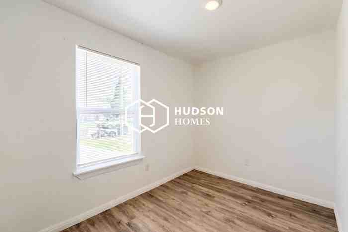 39 W 8th St - Photo 7 of 14