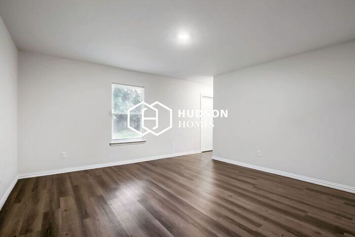 825 Garrison St - Photo 5 of 16
