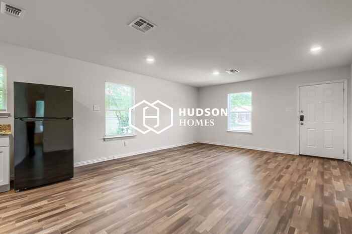 1609 Polk St - Photo 4 of 14