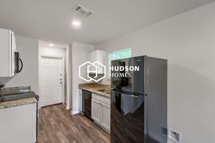 1609 Polk St - Photo 5 of 14
