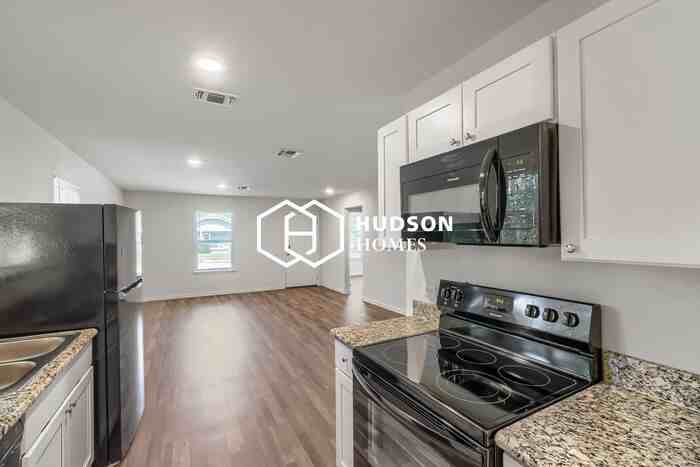 1609 Polk St - Photo 6 of 14