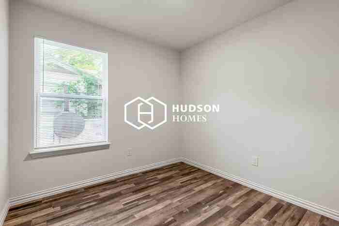 1609 Polk St - Photo 7 of 14