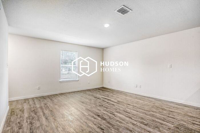 1701 N Guadalupe St - Photo 4 of 16