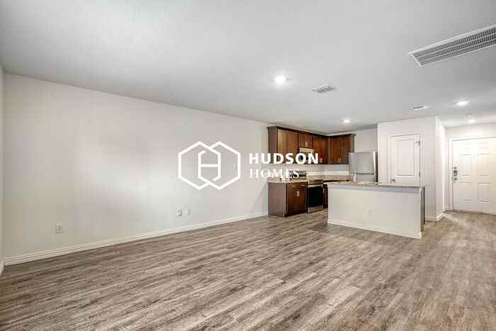 1701 N Guadalupe St - Photo 5 of 16