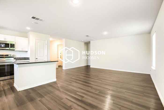 5108 Kilpatrick Ave - Photo 3 of 14